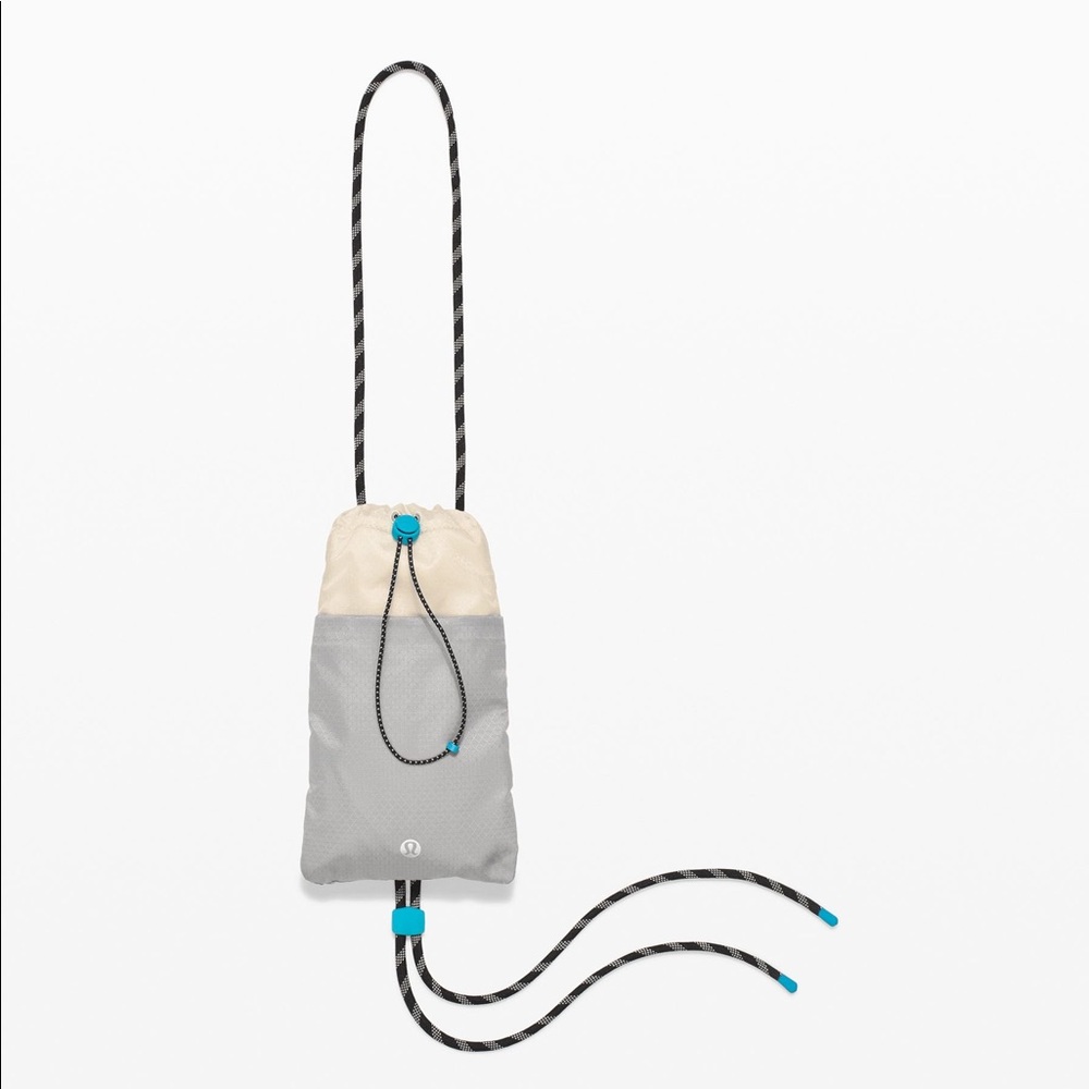 Lululemon Play Forward Crossbody Pouch Drop/White Opal New